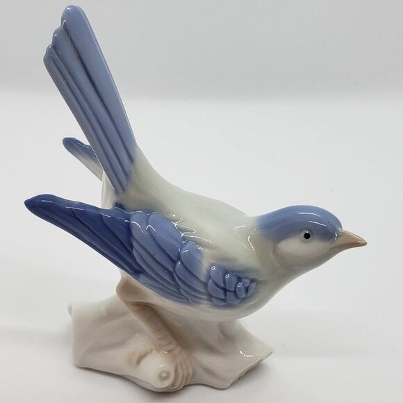 Handgemalt German Hand Painted Porcelain Blue & White Bird on Branch Figurine - Picture 1 of 10